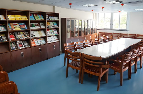 应届生创业入户深圳_日本褐发少女控告大阪府因遭学校强迫染黑发 个非大的问题常重是一